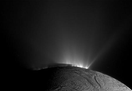 https://storage.bljesak.info/article/240632/450x310/Enceladus.jpg