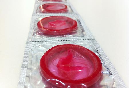 https://storage.bljesak.info/article/248473/450x310/kondomi-kontracepcija.jpg