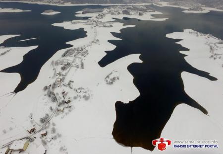 https://storage.bljesak.info/article/256383/450x310/Ramsko-jezero-snijeg-2.jpg