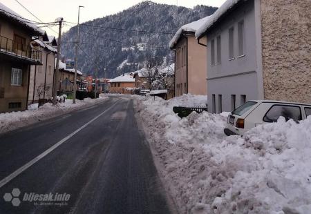 https://storage.bljesak.info/article/256459/450x310/jablanica-snijeg.jpg