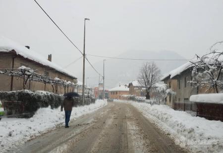 https://storage.bljesak.info/article/256689/450x310/Jablanica-snijeg3.jpg