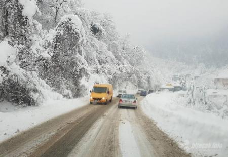 https://storage.bljesak.info/article/257810/450x310/Jablanica-snijeg2.jpg