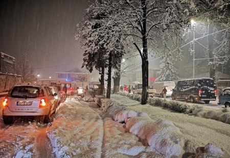https://storage.bljesak.info/article/260131/450x310/Jablanica-snijeg-noc.jpg