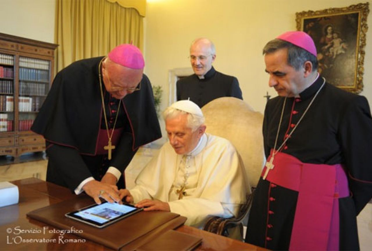 Papa blagoslovio korisnike društvenih mreža
