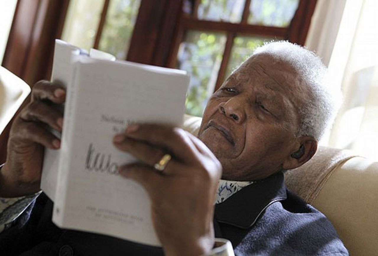 Nelson Mandela još uvijek u bolnici