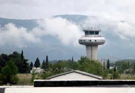 https://storage.bljesak.info/article/272487/450x310/Aerodrom-Toranj-Mostar.jpg