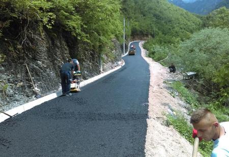 https://storage.bljesak.info/article/275096/450x310/jablanica-asfaltiranje-1.jpg