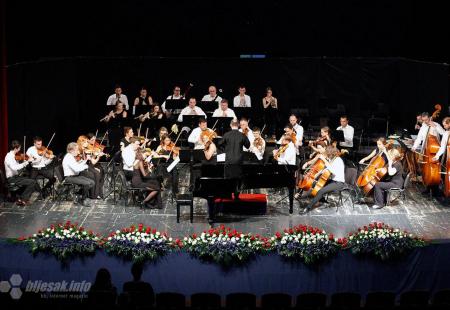 https://storage.bljesak.info/article/277294/450x310/Simfonijski-orkestar-Dan-D-Hrvatske-6.jpg