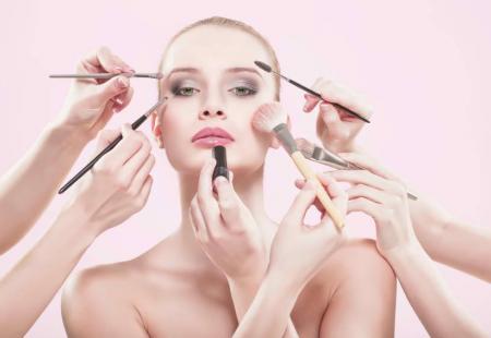 https://storage.bljesak.info/article/283804/450x310/beauty-and-cosmetics-industry.jpg