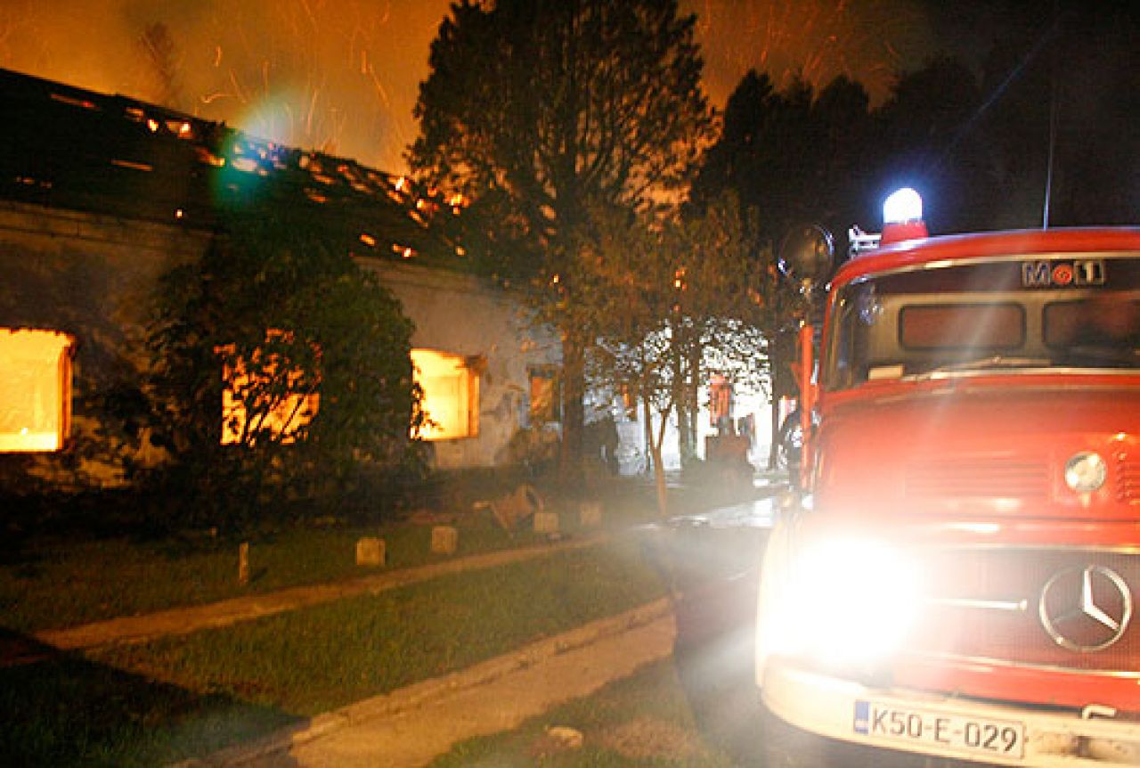 Požar većih razmjera uništio dva stambena paviljona