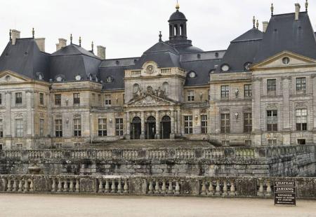 https://storage.bljesak.info/article/286161/450x310/Chateau-de-Vaux-le-Vicomte.jpg