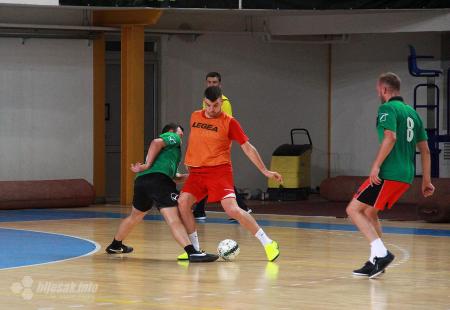 https://storage.bljesak.info/article/286235/450x310/Futsal-aladinici-carski3.jpg
