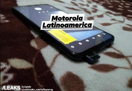 https://storage.bljesak.info/article/289671/450x310/Motorola-skocna-kamera.jpg