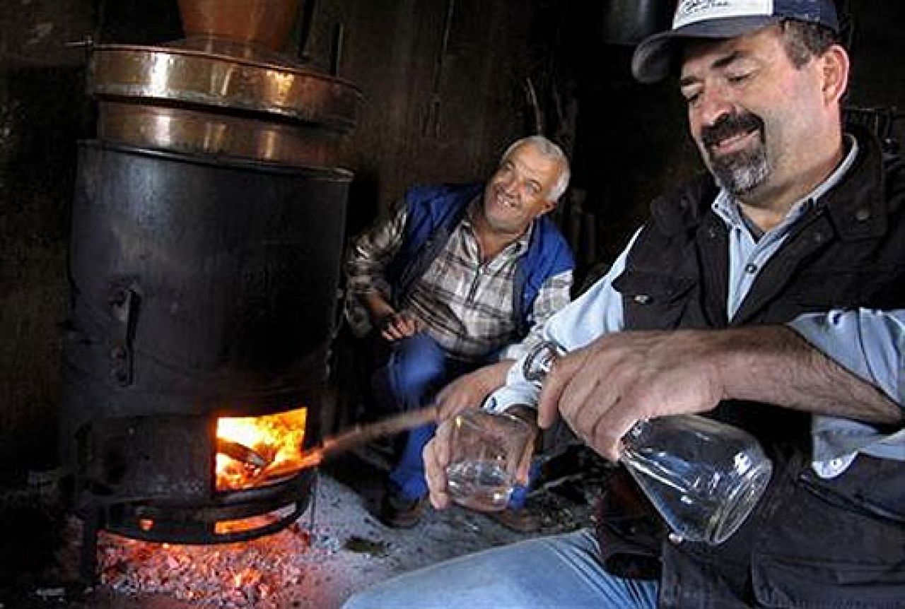 Nakon ulaska u EU, domaća rakija prelazi u ilegalu