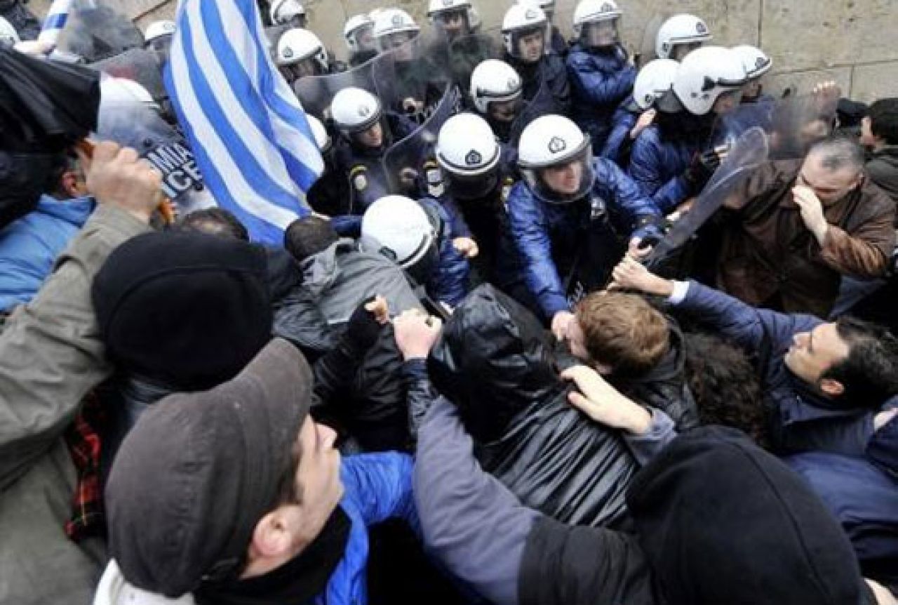 Grčka policija se sukobila sa školskim čuvarima, počeo štrajk prosvjetnih radnika