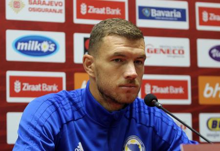 https://storage.bljesak.info/article/302207/450x310/edin-dzeko-rujan2019.jpg