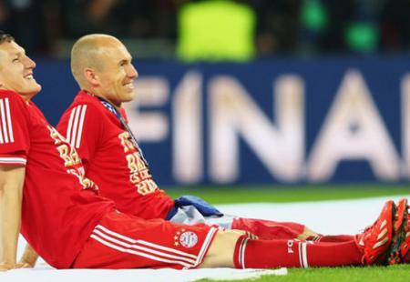 https://storage.bljesak.info/article/307076/450x310/Robben-i-Schweinsteiger.jpg