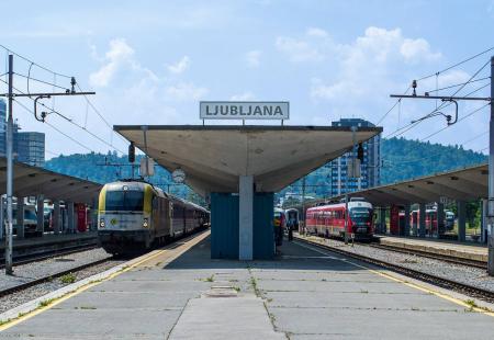 https://storage.bljesak.info/article/312393/450x310/ljubljana-vlakovi-1.jpg