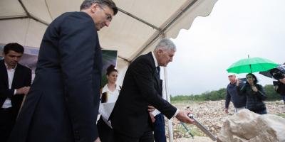 Plenković i Čović u Kruševu položili kamen temeljac za Podravkinu tvornicu