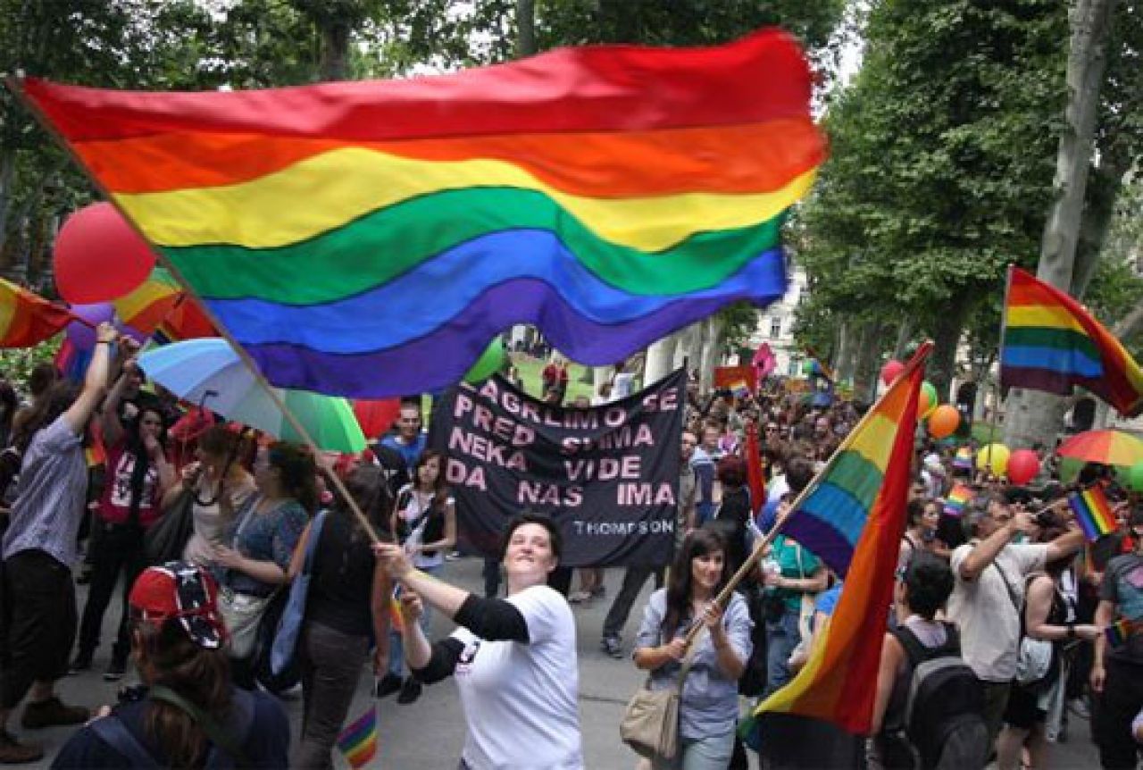 Za i protiv održavanja Parade ponosa u središtu Beograda