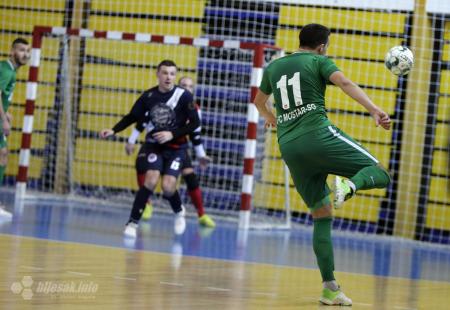 https://storage.bljesak.info/article/326403/450x310/Futsal-Staklorad-Zrinjski-3.jpg