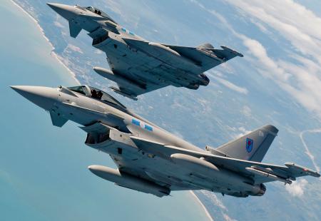 https://storage.bljesak.info/article/327077/450x310/RAF-UK-eurofighter-typhoon-fighter-jet.jpg
