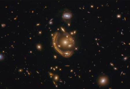 https://storage.bljesak.info/article/334375/450x310/Hubble-svemir.jpg