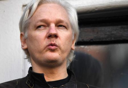 https://storage.bljesak.info/article/334780/450x310/Julian-Assange.jpg