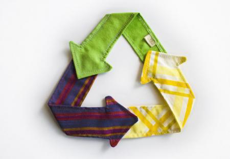 https://storage.bljesak.info/article/348601/450x310/Recycle-Triangle-Cloth-CC-Licensed-noncommercial-share-1024x675.jpg