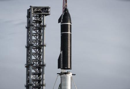 https://storage.bljesak.info/article/355800/450x310/SpaceX-Velika-raketa.jpg