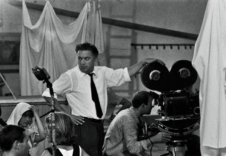 https://storage.bljesak.info/article/356275/450x310/Federico-Fellini.jpg