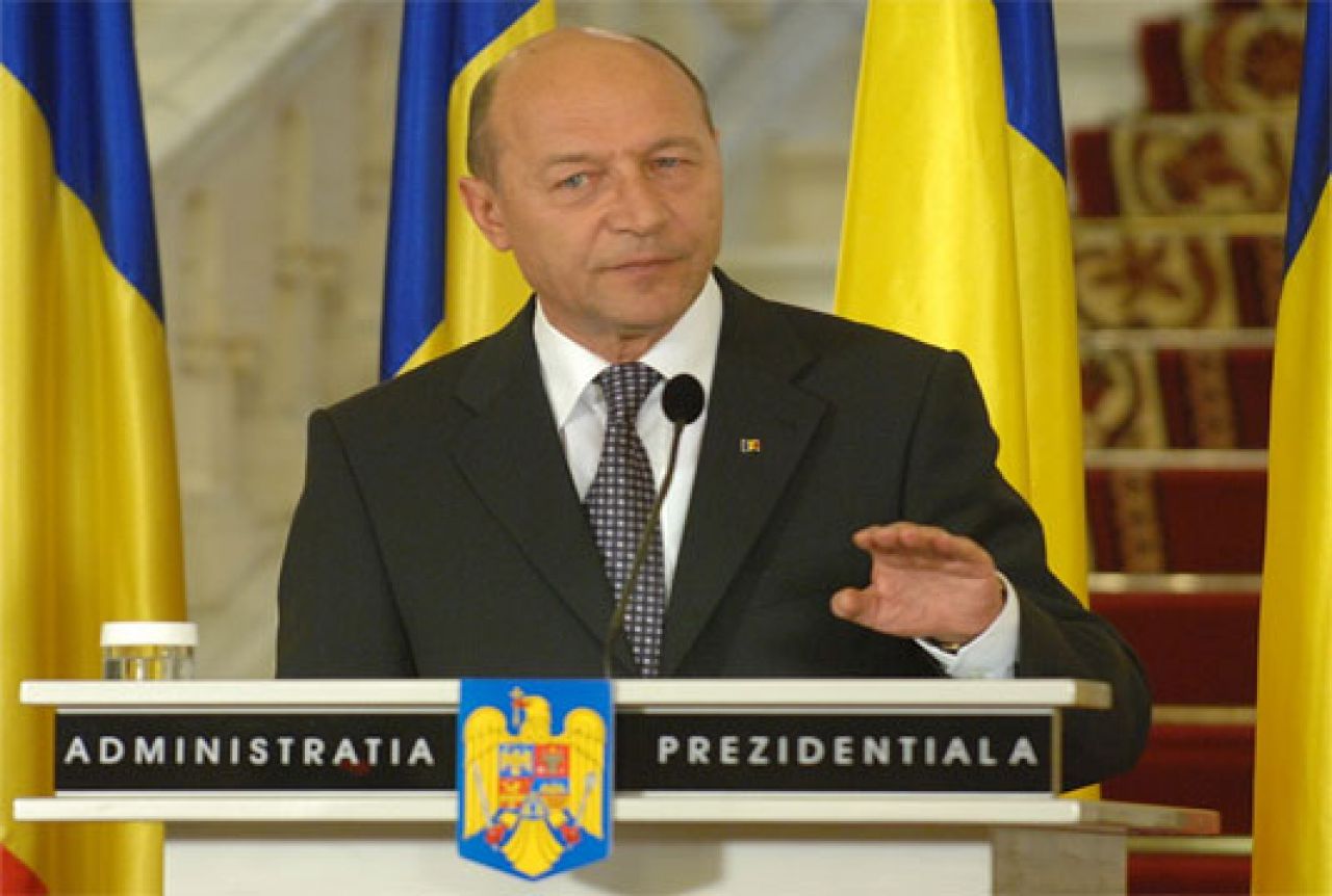 Predsjednik Rumunije ne može podnijeti ostavku jer je suspendiran