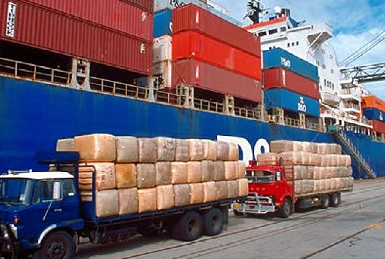 Pad izvoza, uvoz i dalje raste