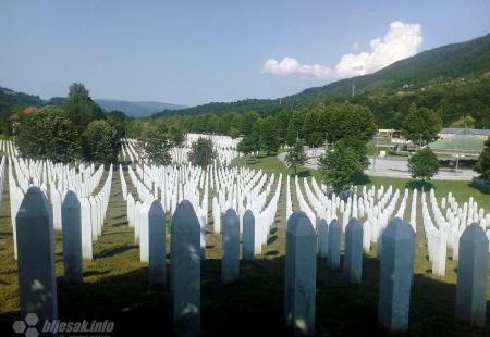 https://storage.bljesak.info/article/370376/450x310/Srebrenica_52.jpg