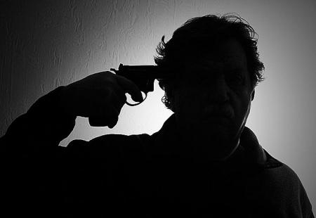 https://storage.bljesak.info/article/371566/450x310/samoubojstvo-pistolj-suicid.jpg