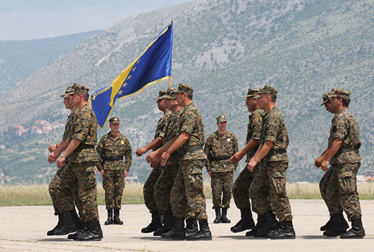 Vojska gladuje, a milijun se troši na domjenke