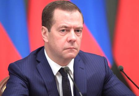 https://storage.bljesak.info/article/396285/450x310/Dmitry-Medvedev-2016.jpg