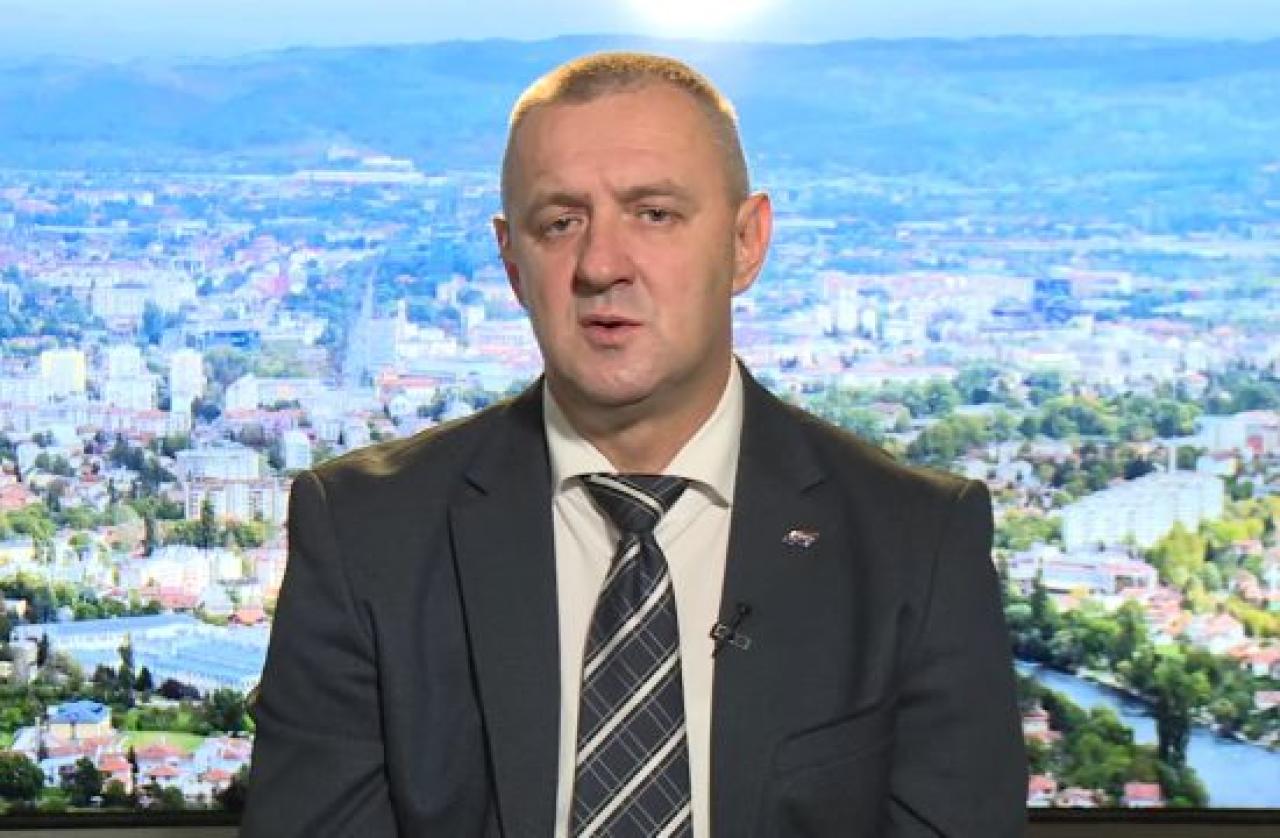Političar iz Banja Luke: Pečem rakiju, ne znam ništa o ostavci   