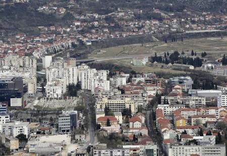 https://storage.bljesak.info/article/401274/450x310/Panorama-Mostar-Centar2.jpg