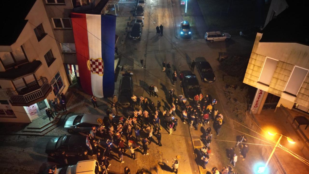 FOTO: Busovača slavi pobjedu Hrvatske 
