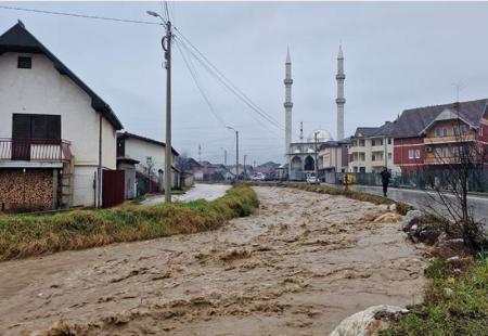 https://storage.bljesak.info/article/407114/450x310/poplava-srbija-novi-pazar.jpg