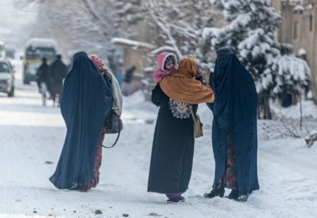 https://storage.bljesak.info/article/408169/450x310/zima-afganistan-snijeg.jpg