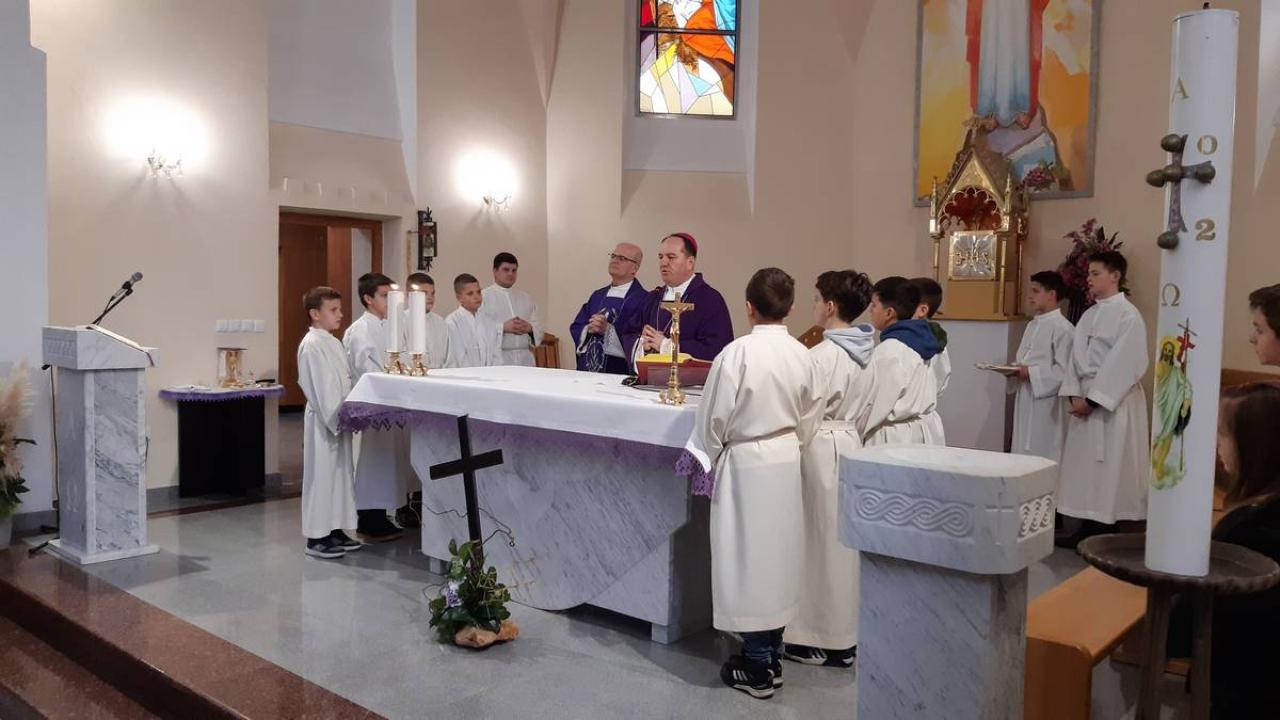 Biskup Petar u Bijelom Polju predslavio sv. Misu i održao predavanje za 42 bračna para 2023.