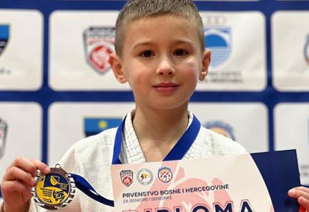 https://storage.bljesak.info/article/412161/450x310/mateo-novak-judo-klub-hercegovac.jpg