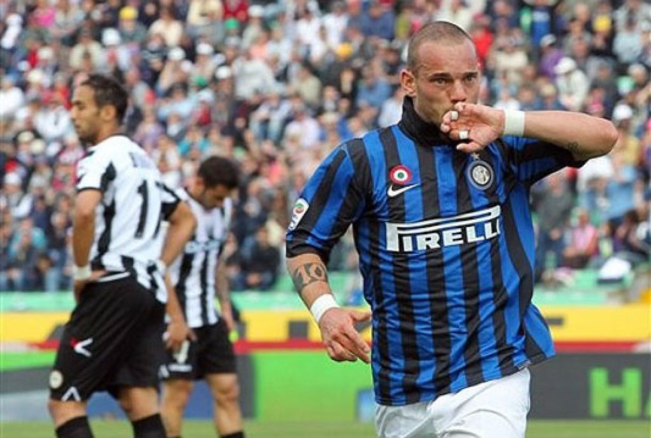 Sneijder se nudi Milanu