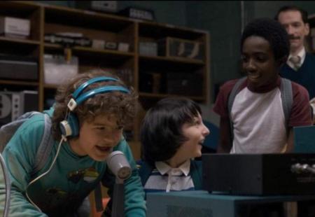 https://storage.bljesak.info/article/417046/450x310/stranger-things-radio1.jpg