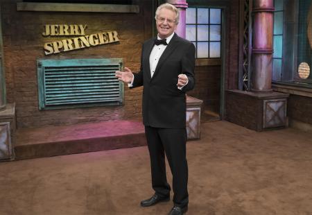 https://storage.bljesak.info/article/418039/450x310/Jerry-Springer-show.jpg