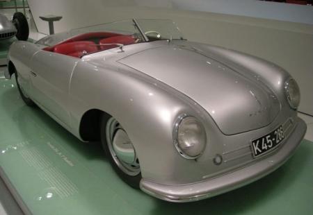 https://storage.bljesak.info/article/422612/450x310/Stuttgart_Jul_2012_62_Porsche_Museum_-_1948_Porsche_356_Nr._1_Roadster.jpg