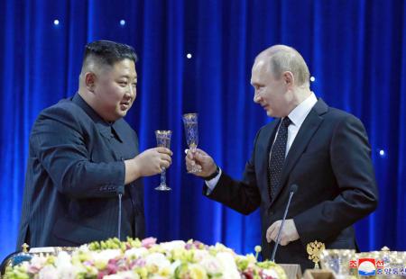 https://storage.bljesak.info/article/422924/450x310/Kim-Jong-Un-and-Putin.jpg