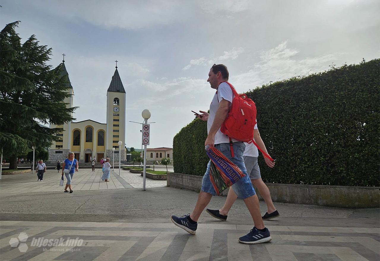 Pojačan promet i brojni pješaci hodočasnici na cestama u Hercegovini i prilaznim cestama prema Međugorju